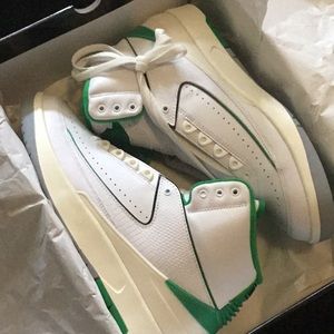 Air Jordan 2 Retro “lucky green” size 10